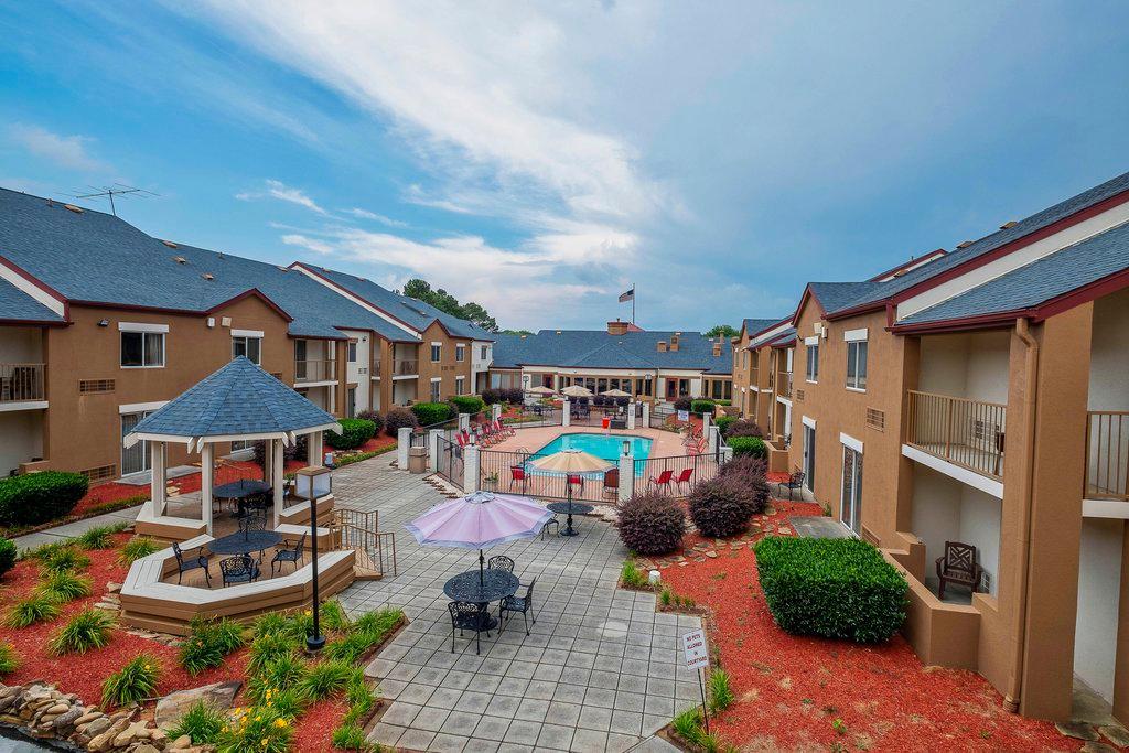 Red Roof Plus+ & West - Cedar Bluff Hotel